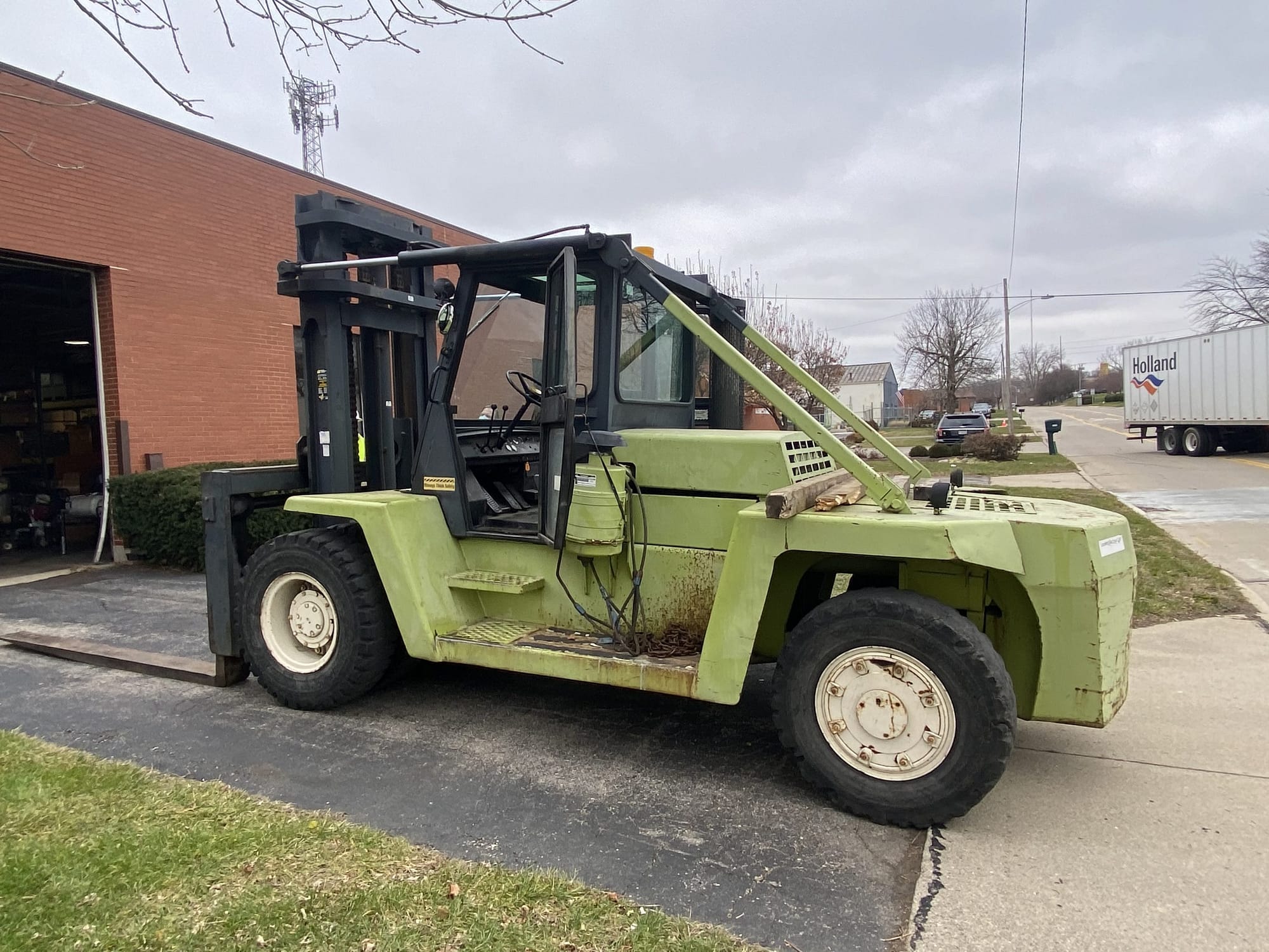 30,001 lb to 60,000 lb Forklifts Affordable Machinery