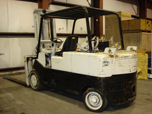 30,000lbs Capacity Cat T-300 Forklift For Sale