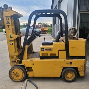 ​10,000 lbs Cat Solid Tire Forklift For Sale