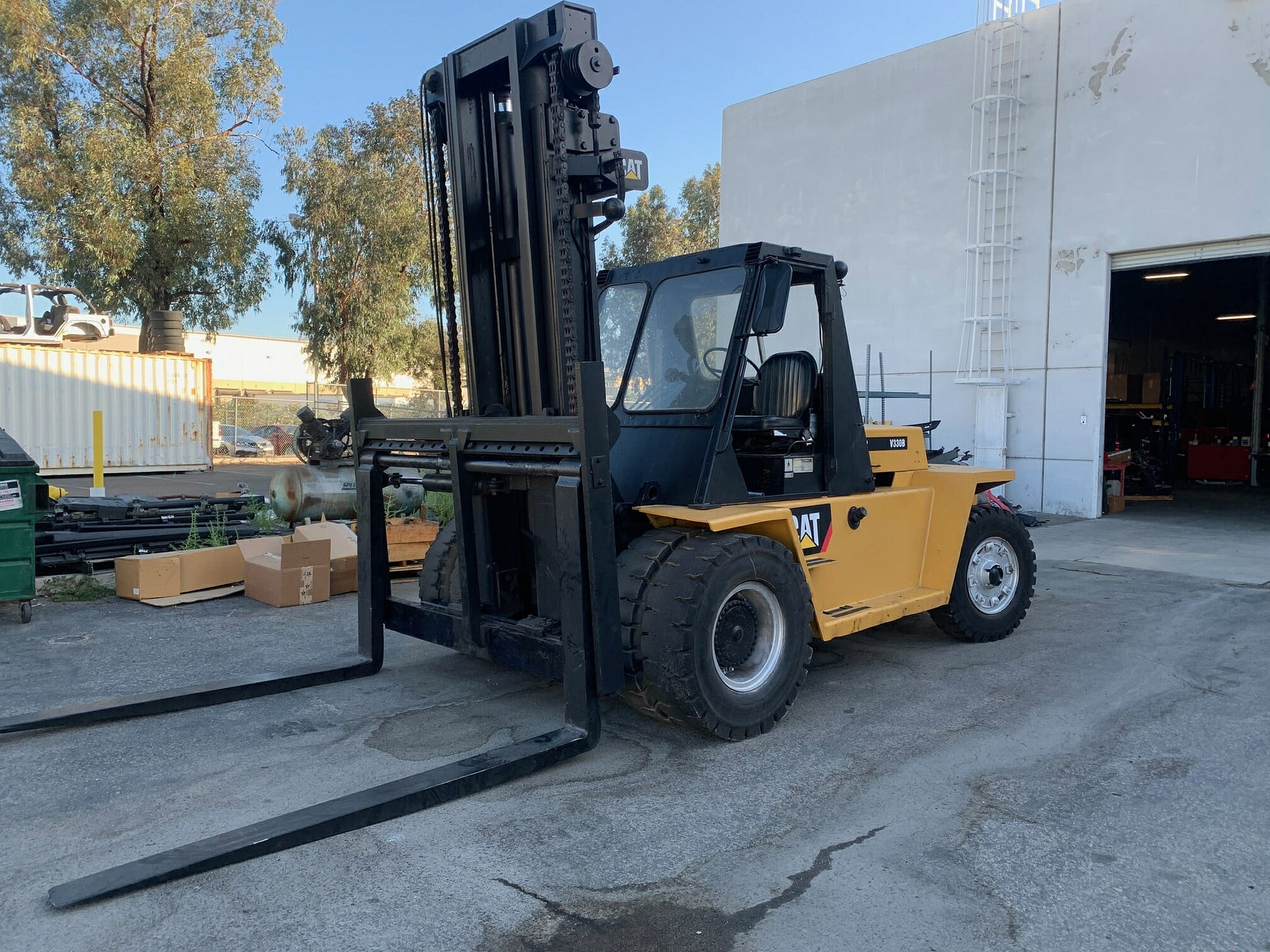 33,000 lbs Cat AirTire Forklift For Sale Call 6162004308