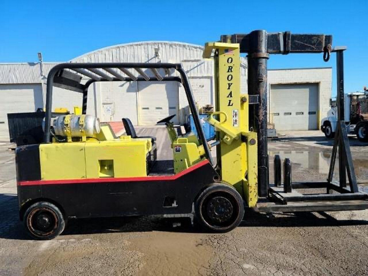 30,000 lbs / 40,000 lbs Royal Forklift For Sale Call 6162004308