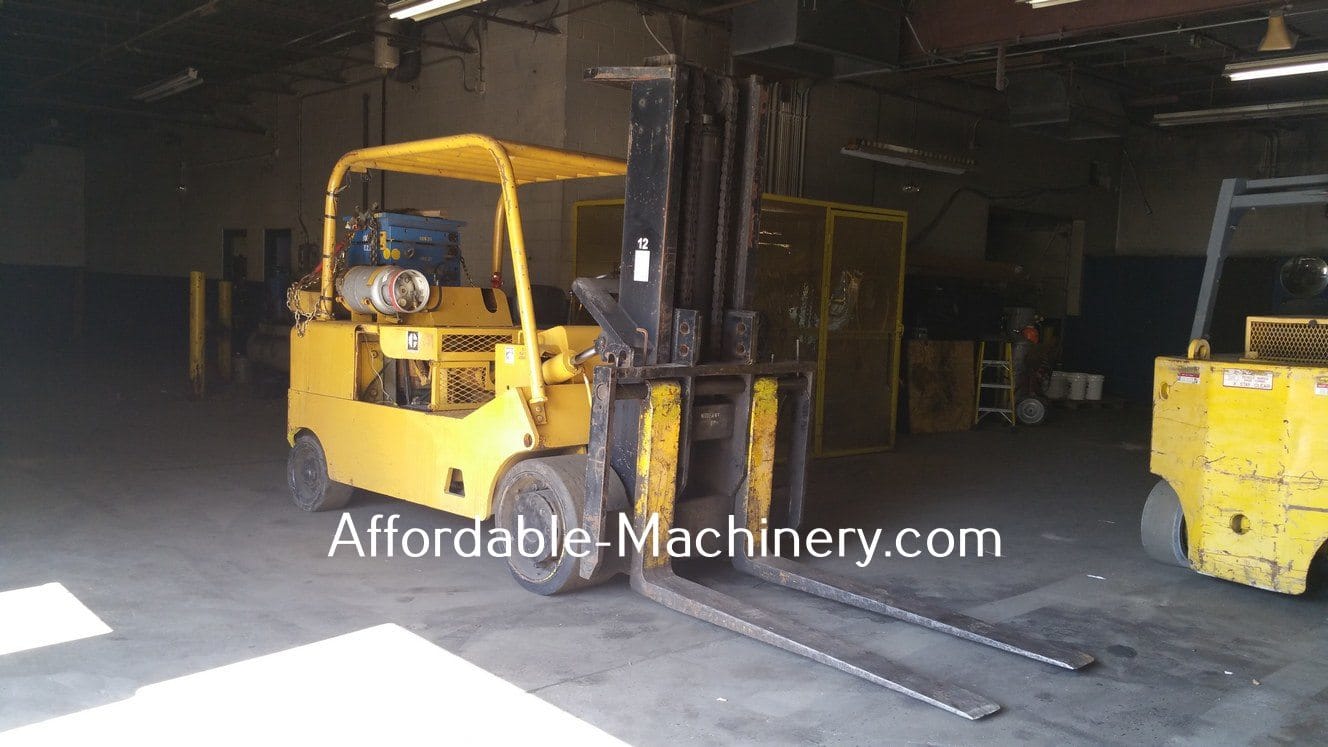 30,000lb Used CAT T300 Forklift For Sale Call 616-200-4308