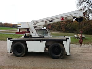 8 1/2 Ton Carry Deck P&H/Terex Crane For Sale